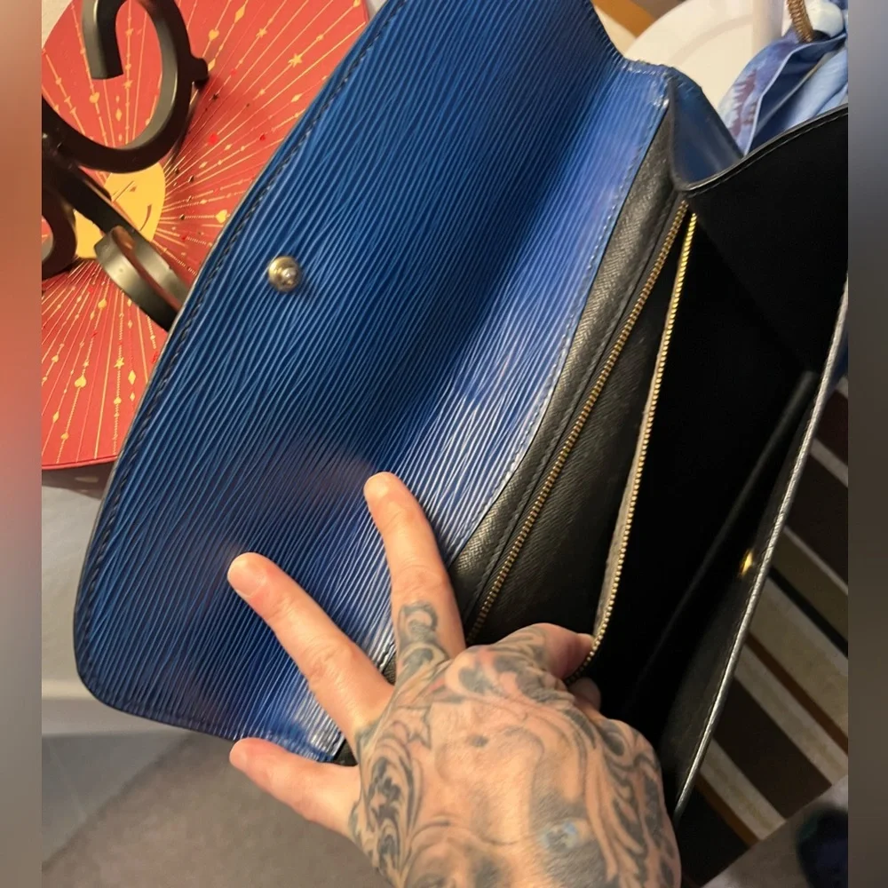 Louis Vuitton Montaigne EPI Clutch w/Coa - Picture 15 of 16